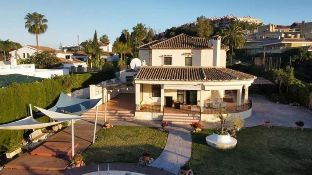 Detached Villa Nueva Andalucía Málaga - image 22