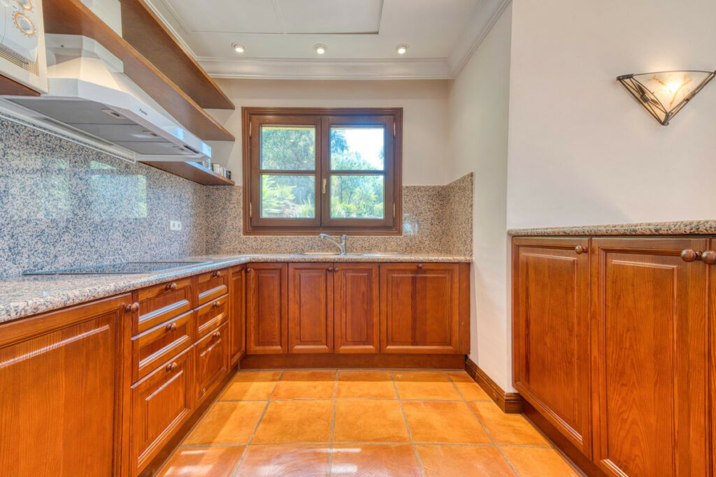 Detached Villa La Zagaleta Málaga - image 22