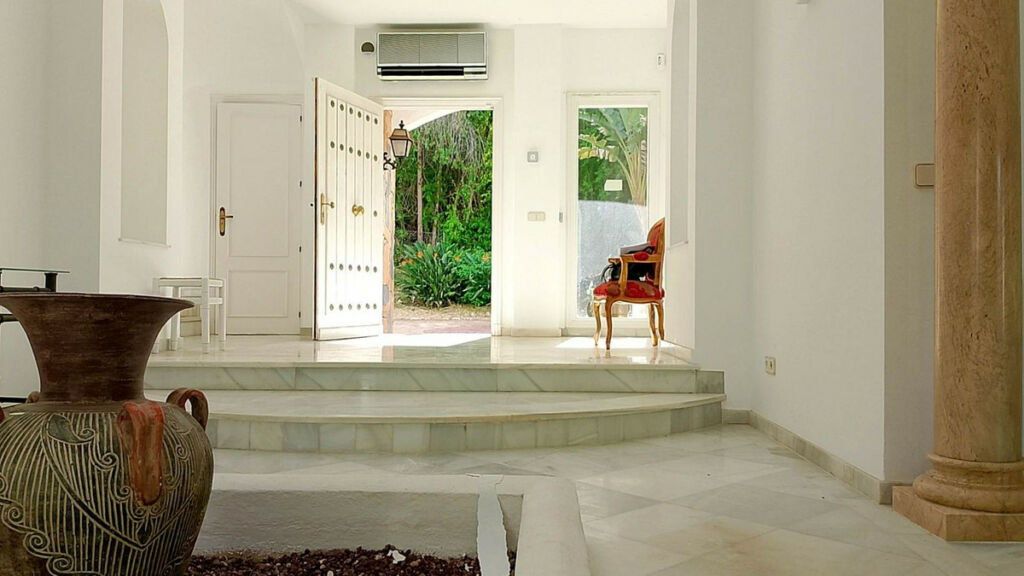 Detached Villa El Paraiso Málaga - image 22