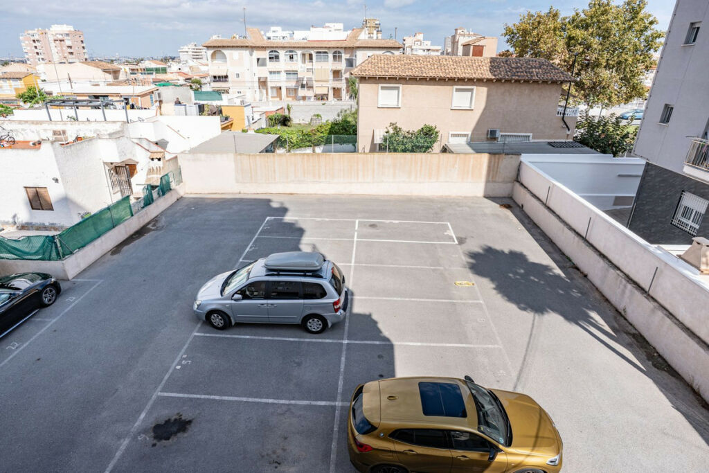 Middle Floor Apartment Torrevieja Alicante - image 22