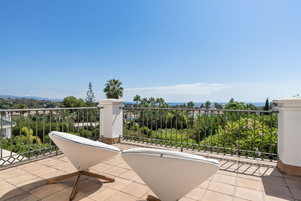 Detached Villa Nueva Andalucía Málaga - image 22