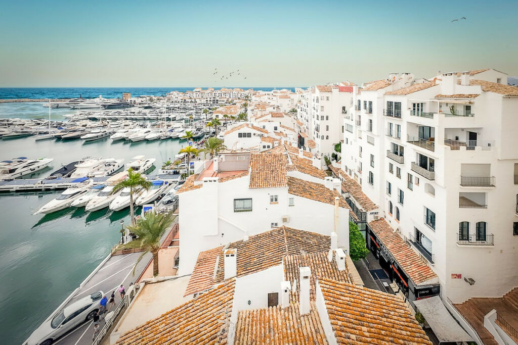 Middle Floor Apartment Puerto Banús Málaga - image 22