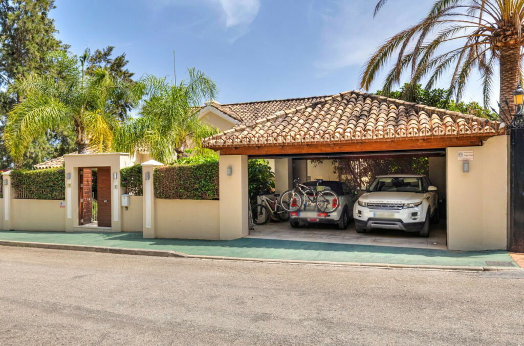 Detached Villa La Quinta Málaga - image 22