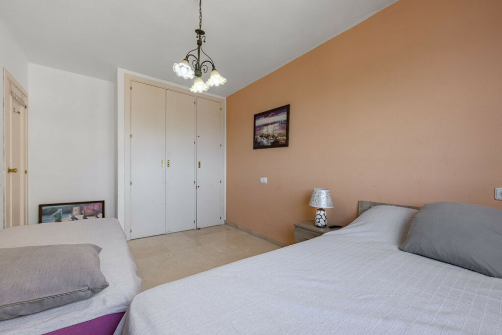 Middle Floor Apartment Estepona Málaga - image 14