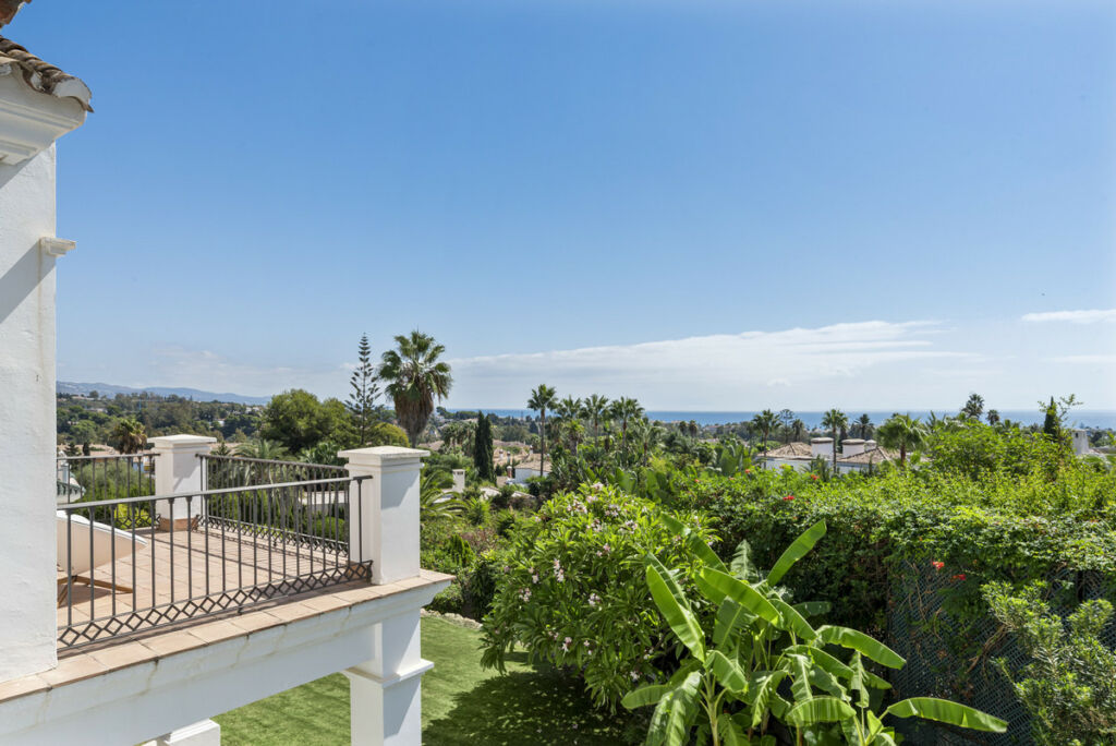 Detached Villa Nueva Andalucía Málaga - image 23