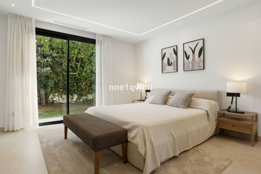 Detached Villa Guadalmina Alta Málaga - image 24