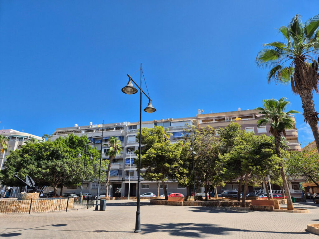 Middle Floor Apartment Torrevieja Alicante - image 23