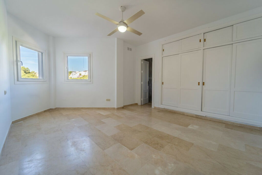 Detached Villa Riviera del Sol Málaga - image 23