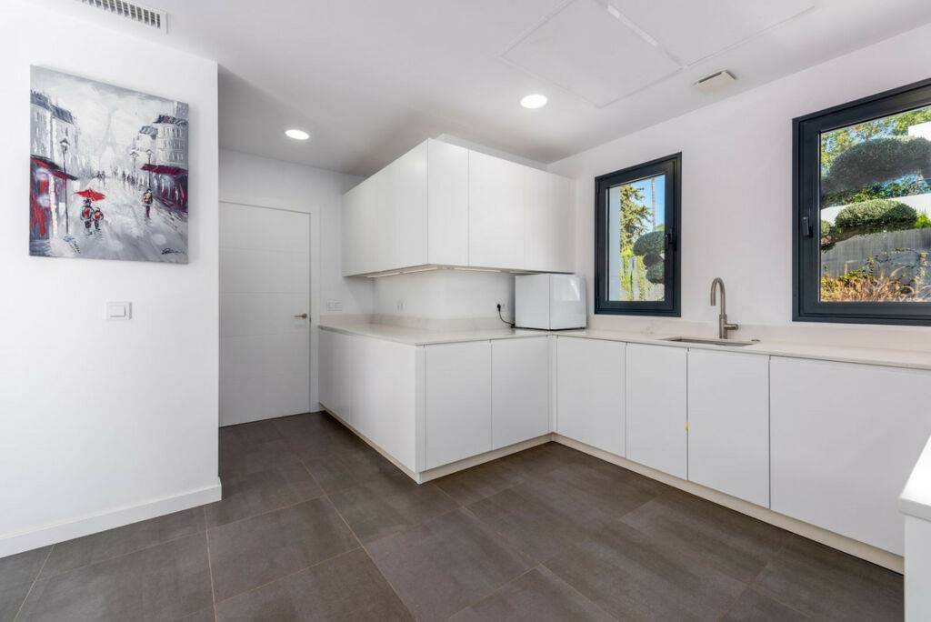 Detached Villa New Golden Mile Málaga - image 23