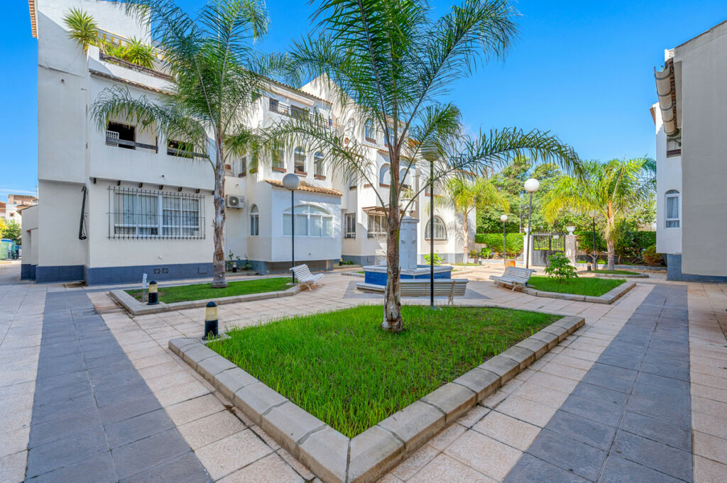 Middle Floor Apartment Torrevieja Alicante - image 23