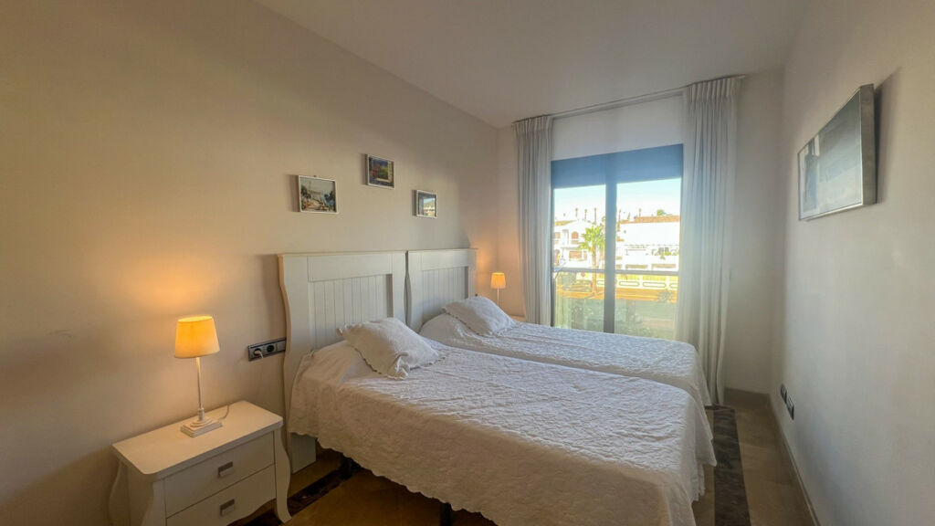 Middle Floor Apartment La Duquesa Málaga - image 23