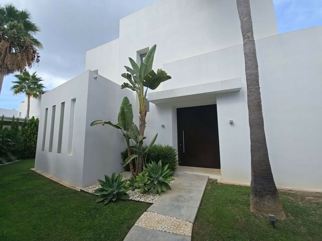 Detached Villa Río Real Málaga - image 22