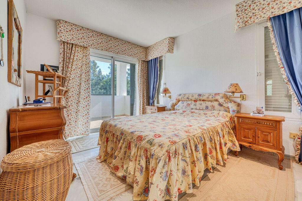 Detached Villa Nueva Andalucía Málaga - image 23