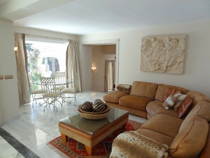 Detached Villa Estepona Málaga - image 22