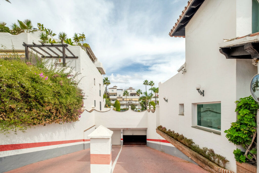 Middle Floor Apartment The Golden Mile Málaga - image 23