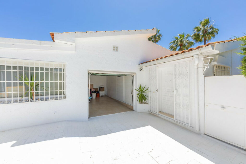 Detached Villa Guadalmina Alta Málaga - image 23