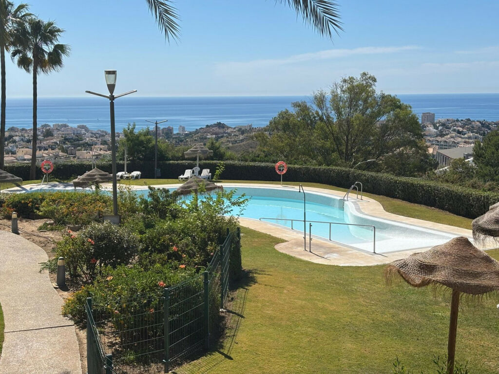 Middle Floor Apartment Benalmadena Málaga - image 23