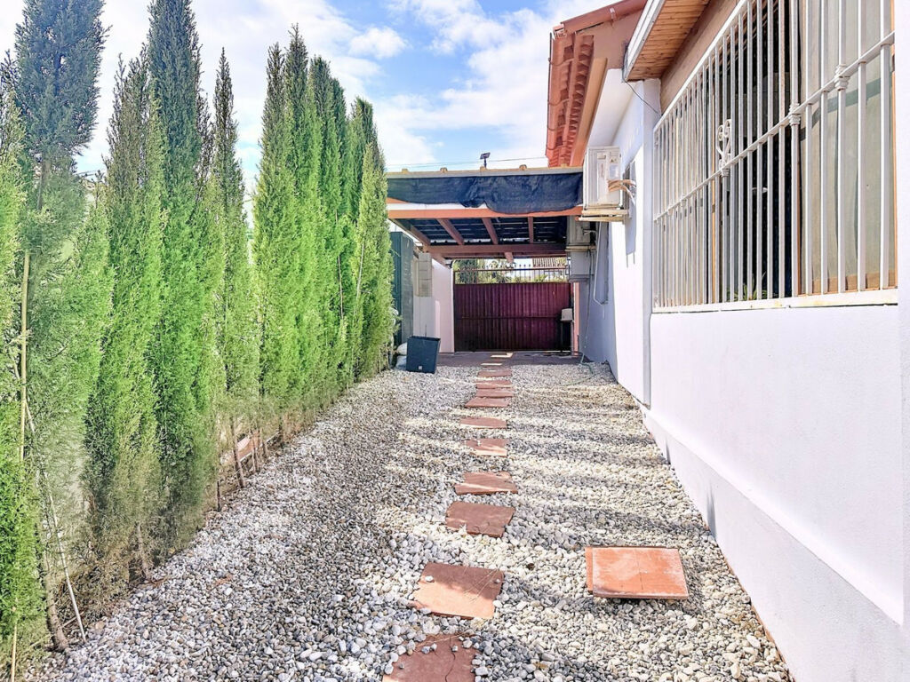 Detached Villa Estepona Málaga - image 23