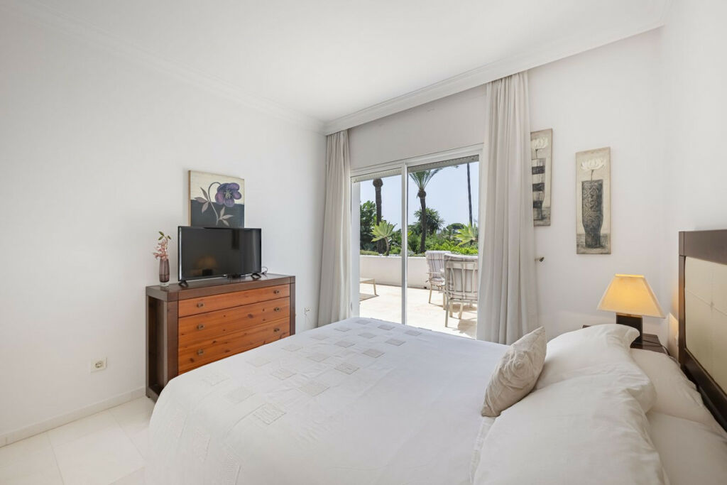 Middle Floor Apartment The Golden Mile Málaga - image 23
