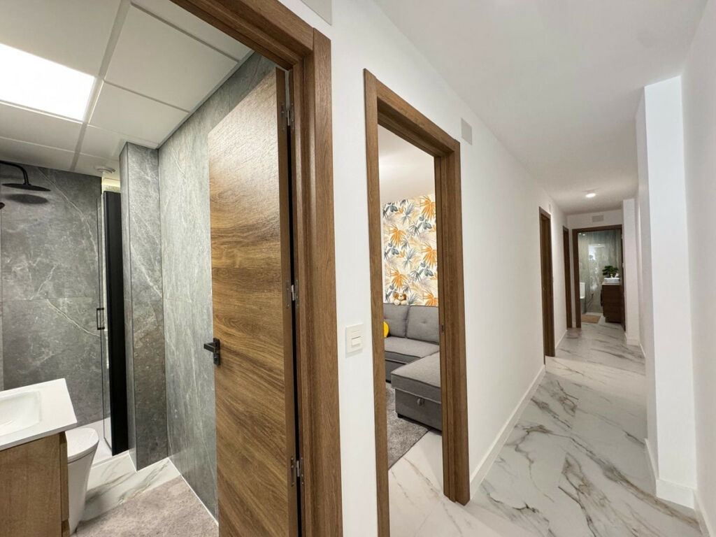 Middle Floor Apartment Torrevieja Alicante - image 23