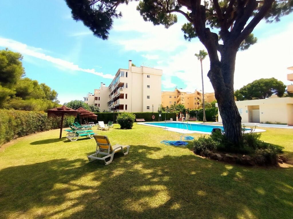 Middle Floor Apartment Calahonda Málaga - image 23