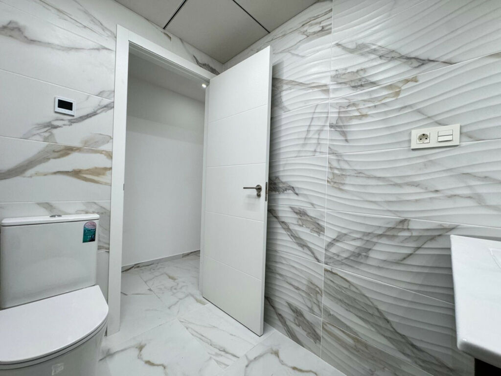 Middle Floor Apartment Torrevieja Alicante - image 23
