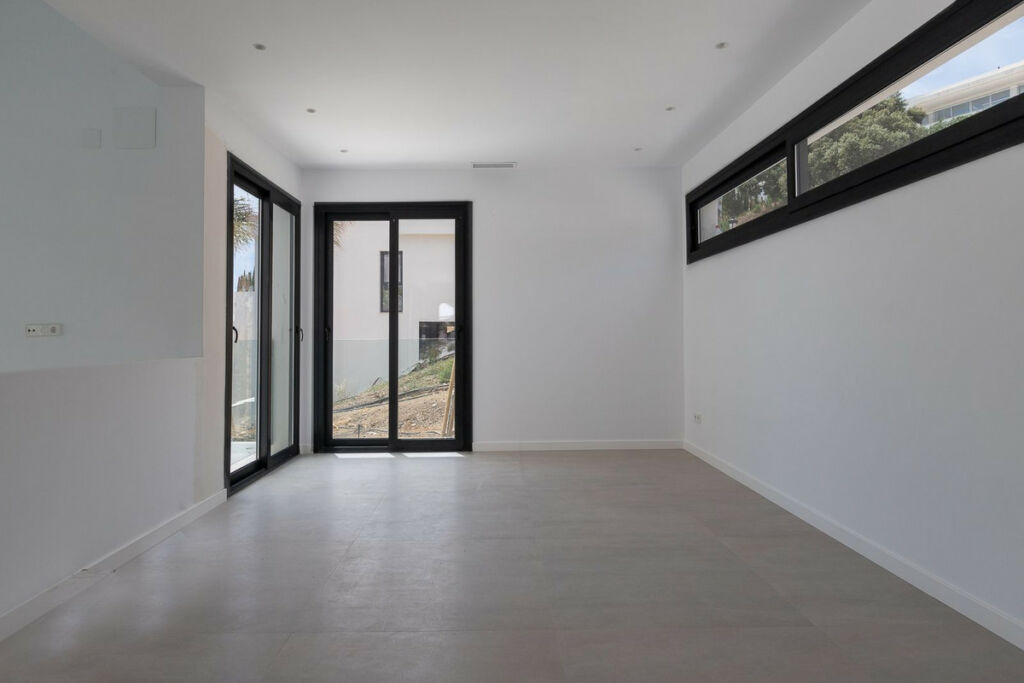 Detached Villa Elviria Málaga - image 24