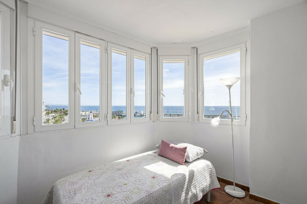 Middle Floor Apartment Estepona Málaga - image 12