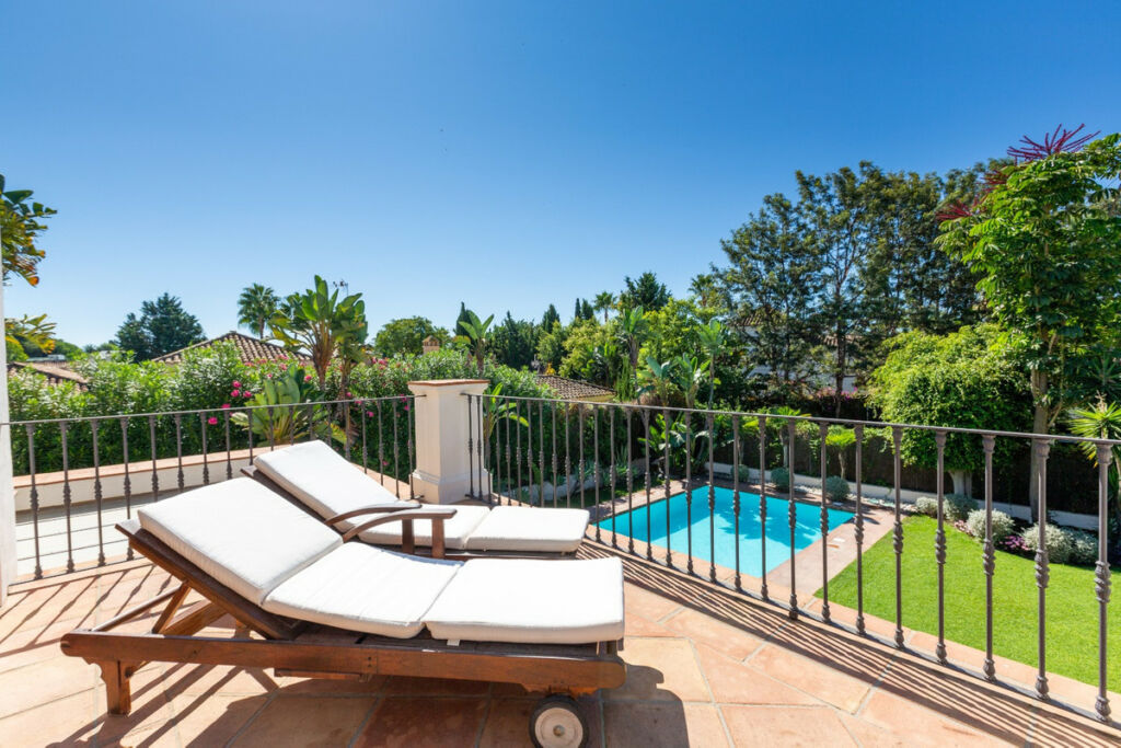 Detached Villa Guadalmina Baja Málaga - image 24