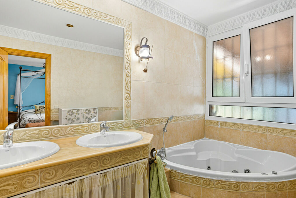 Detached Villa Marbella Málaga - image 27