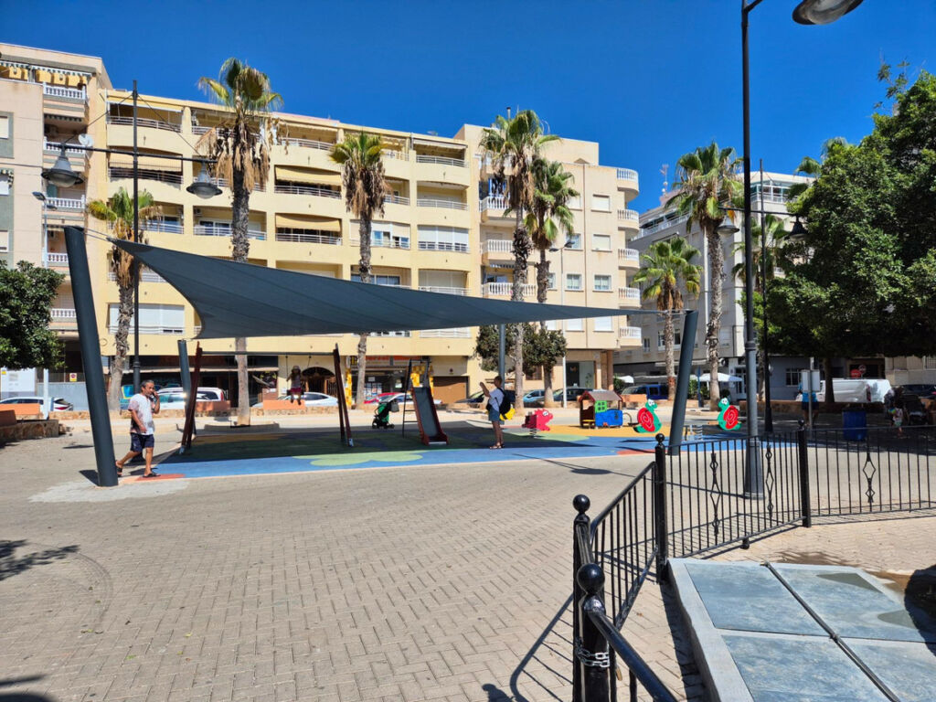 Middle Floor Apartment Torrevieja Alicante - image 24