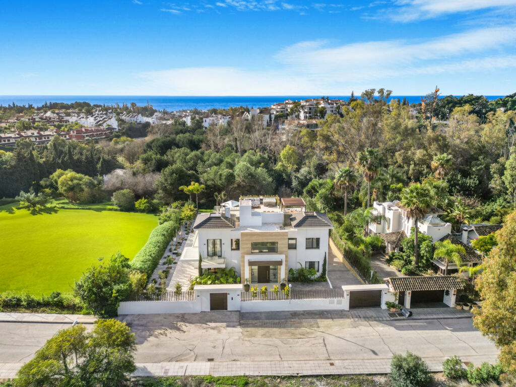Detached Villa The Golden Mile Málaga - image 24