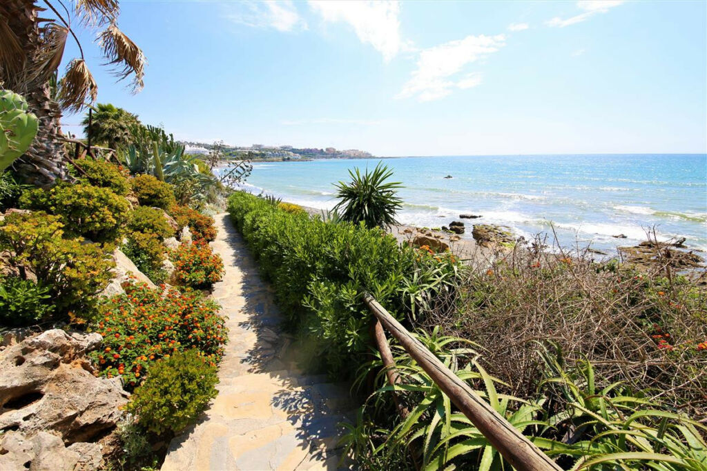 Semi-Detached House Estepona Málaga - image 24