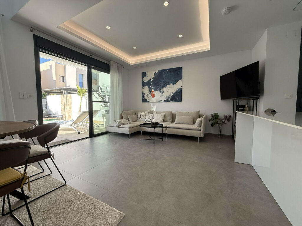Detached Villa Los Montesinos Alicante - image 24