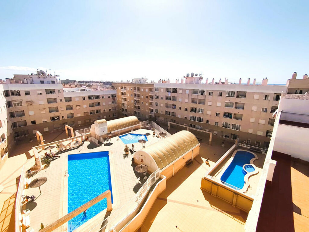 Middle Floor Apartment Torrevieja Alicante - image 24