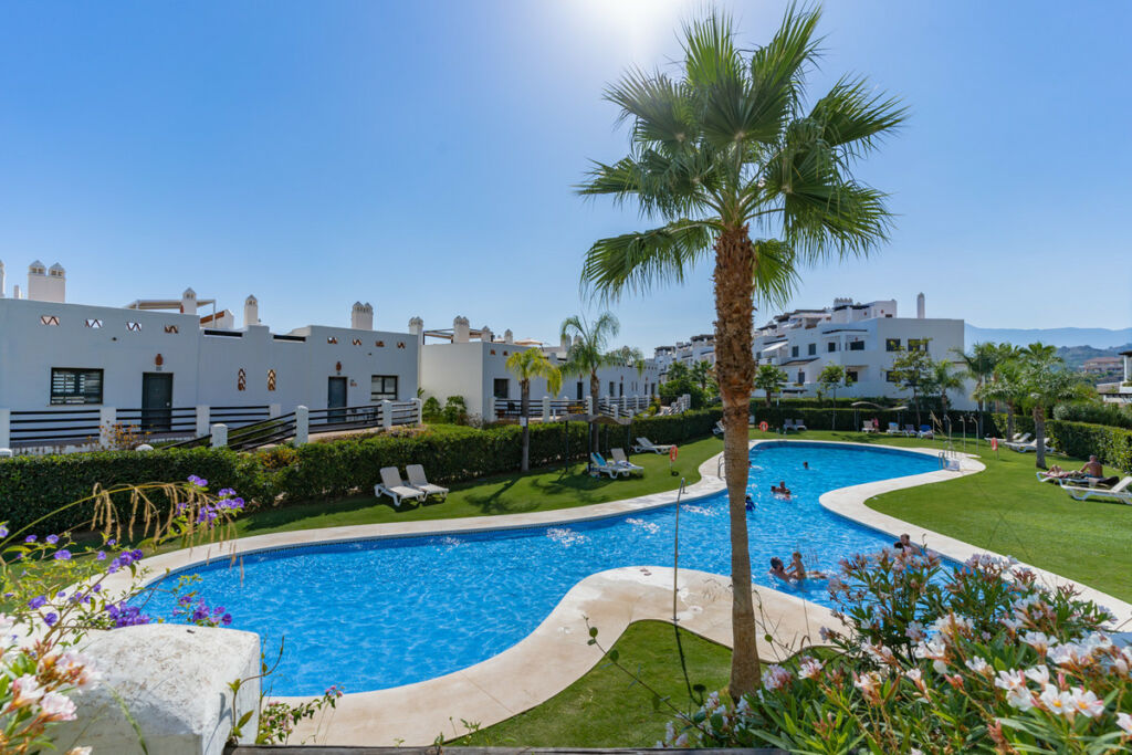 Middle Floor Apartment Estepona Málaga - image 24