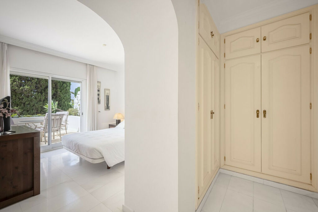Middle Floor Apartment The Golden Mile Málaga - image 24