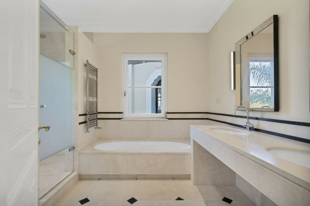 Detached Villa Benahavís Málaga - image 24