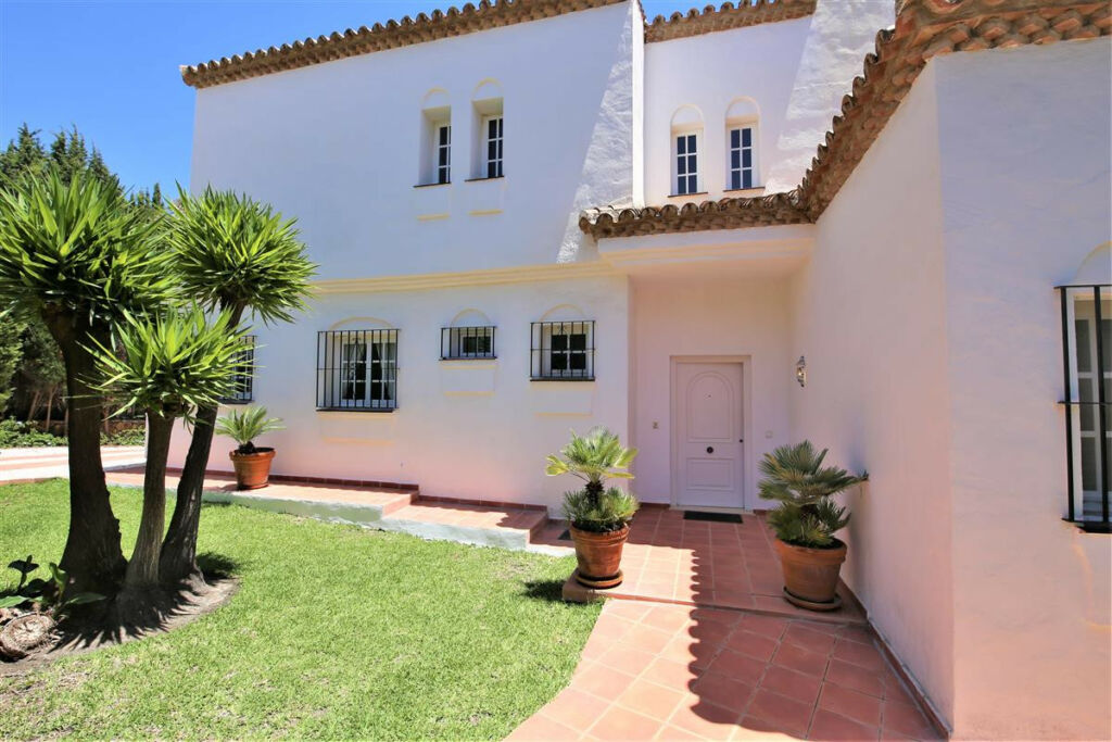 Detached Villa Marbella Málaga - image 24