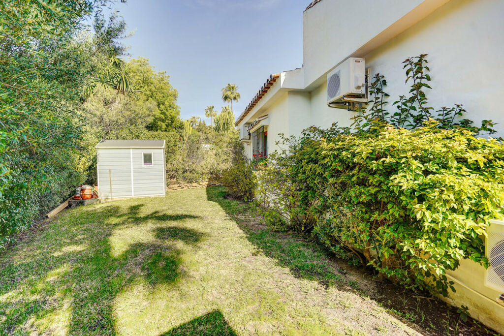 Detached Villa Calahonda Málaga - image 24
