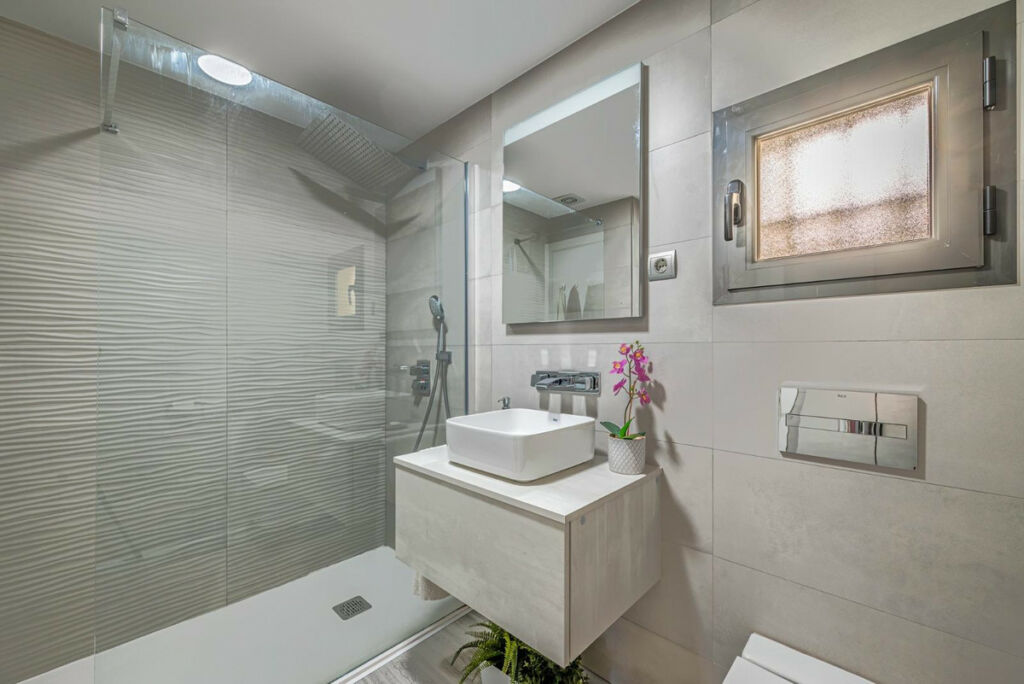 Middle Floor Apartment Benalmadena Pueblo Málaga - image 24