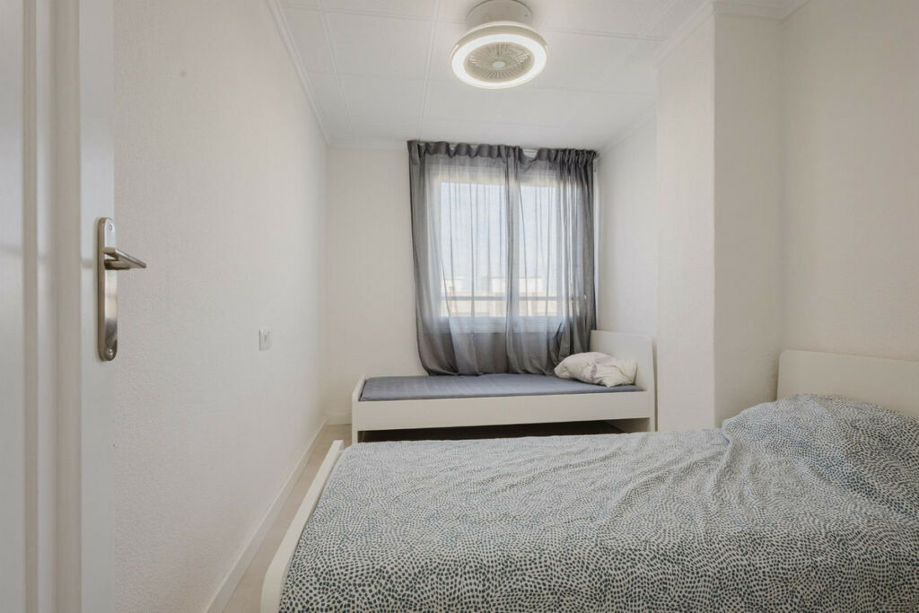 Middle Floor Apartment Torrevieja Alicante - image 24