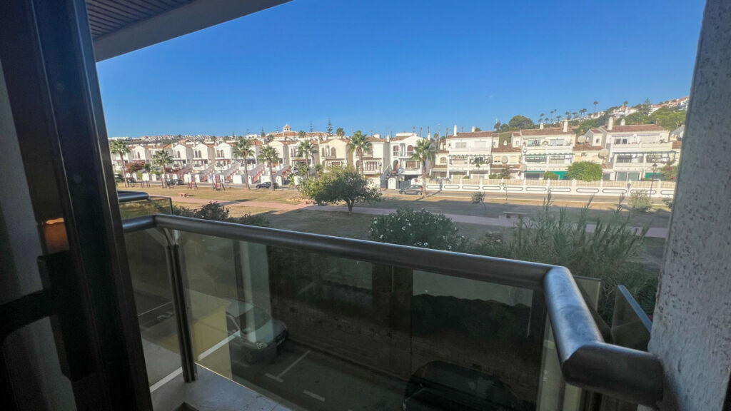 Middle Floor Apartment La Duquesa Málaga - image 24