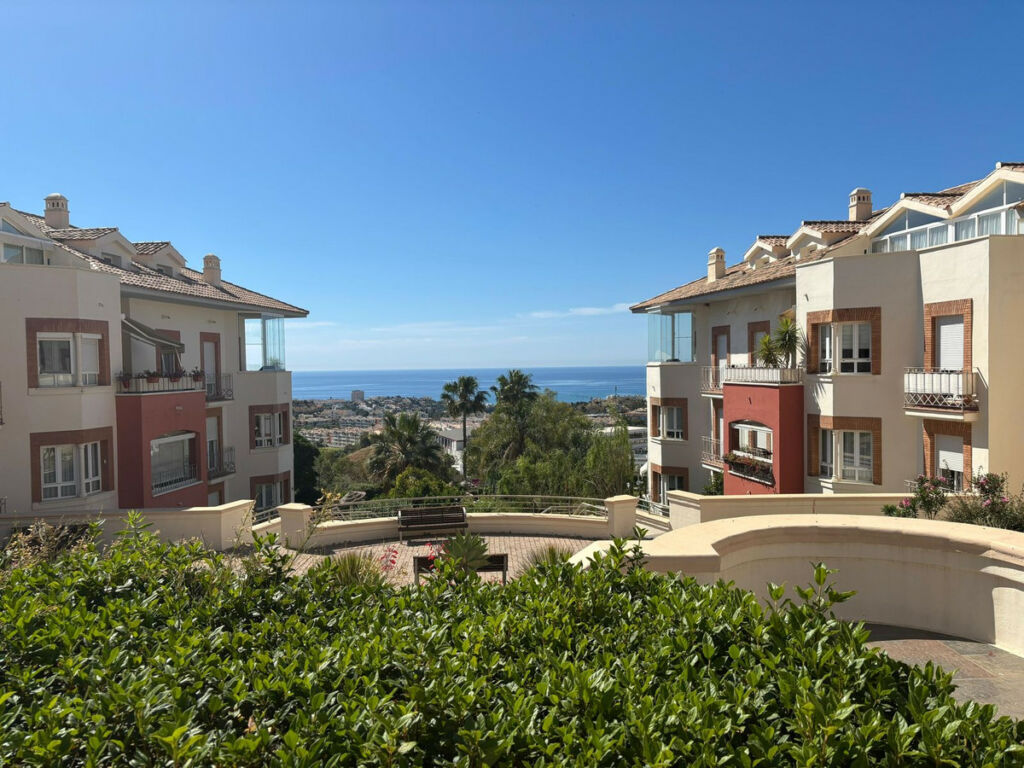 Middle Floor Apartment Benalmadena Málaga - image 24