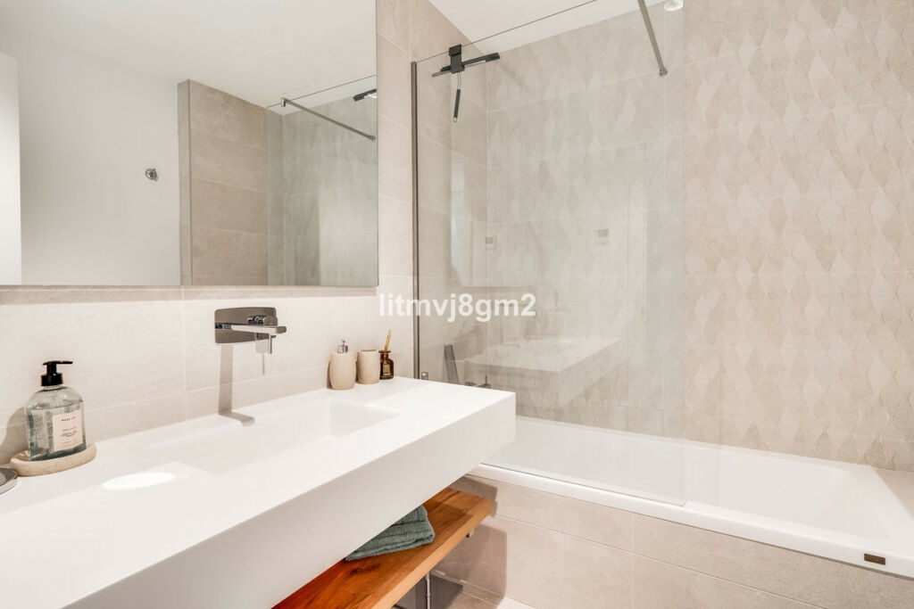 Middle Floor Apartment Cabopino Málaga - image 25