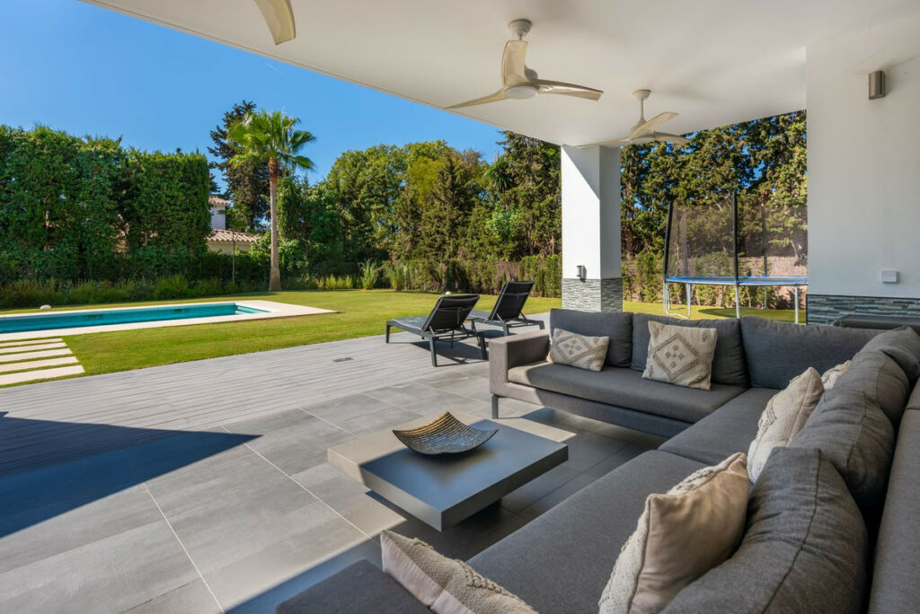 Detached Villa New Golden Mile Málaga - image 25