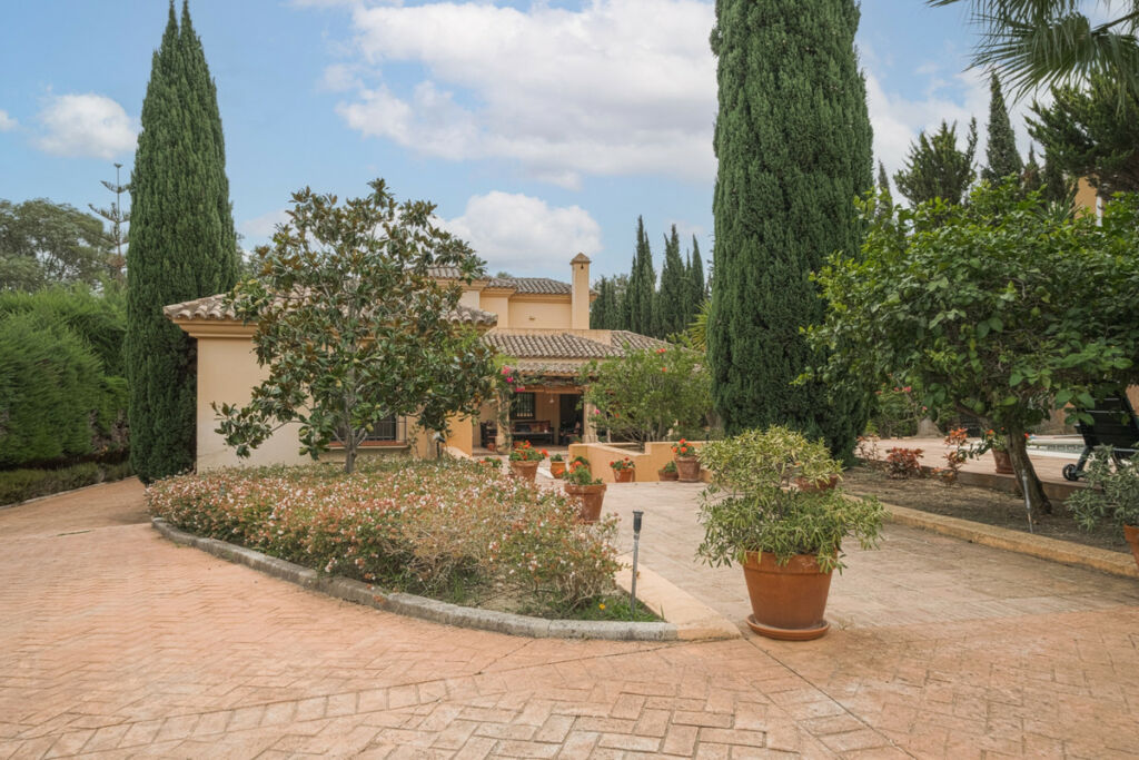 Detached Villa Sotogrande Cádiz - image 25