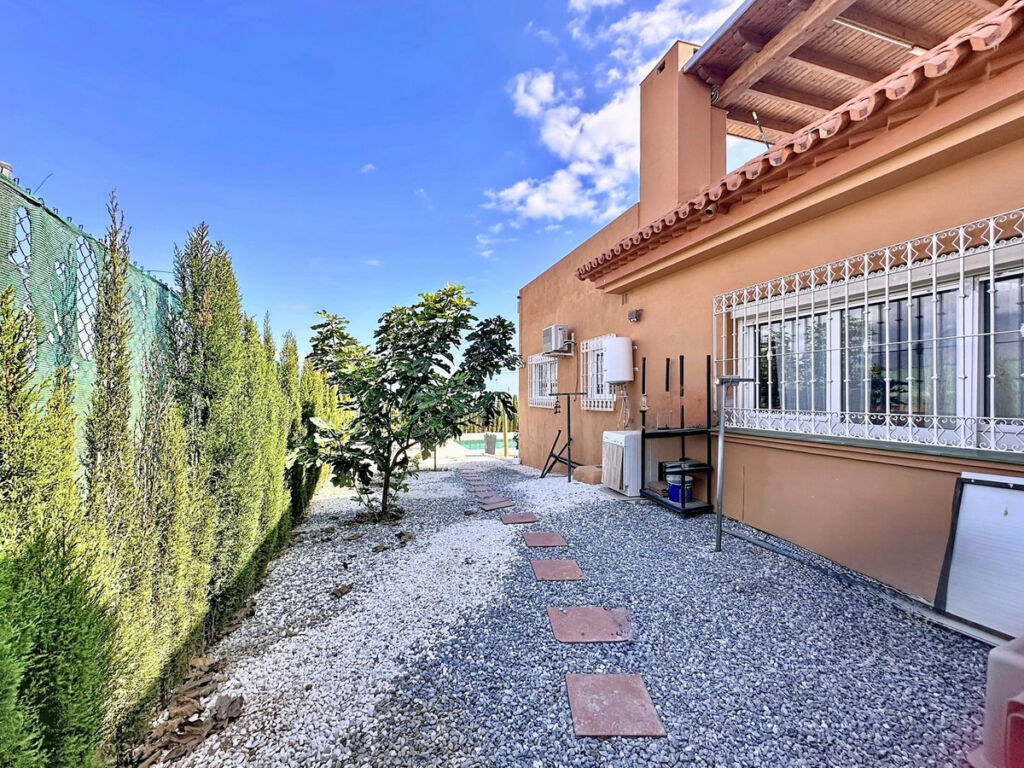 Detached Villa Estepona Málaga - image 25