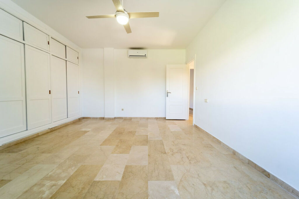 Detached Villa Riviera del Sol Málaga - image 25