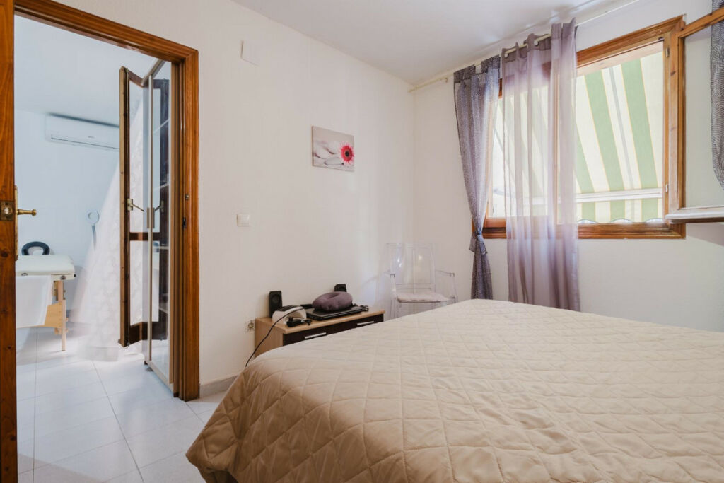 Middle Floor Apartment Torrevieja Alicante - image 25
